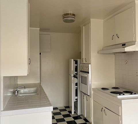 4th image of 3525 Jasmine Ave APT 17