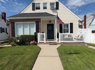 509 Neptune Blvd, Long Beach, NY 11561