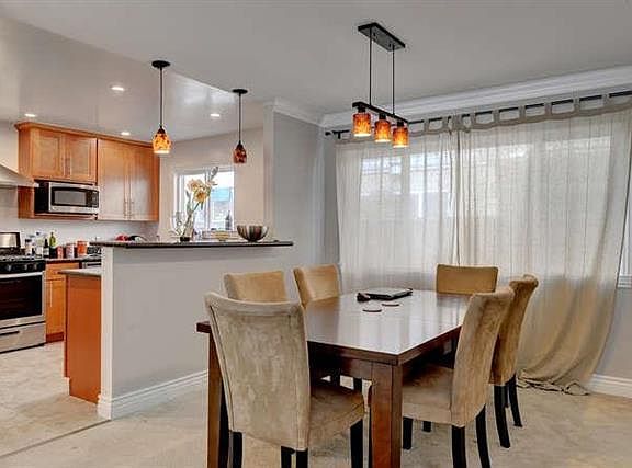 2nd image of 729 Roble Ave #4