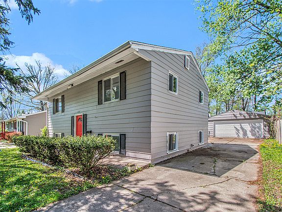 4th image of 2926 S Deerfield Ave