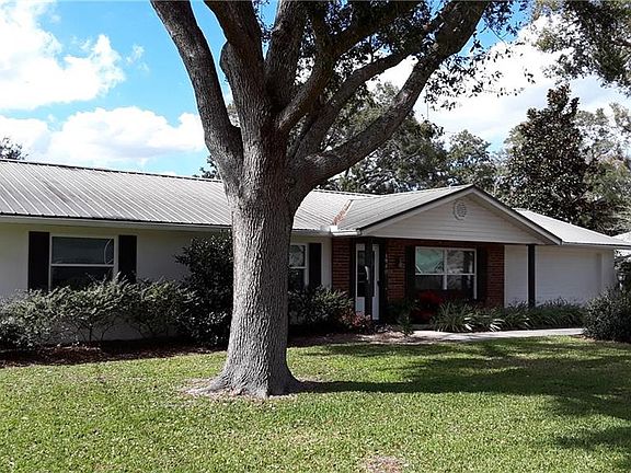 2nd image of 1940 Wallace Ct
