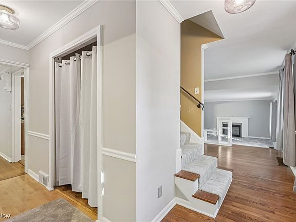 4th image of 525 Palisades Dr