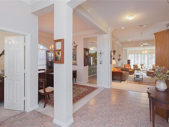 3rd image of 1104 Danbury Dr