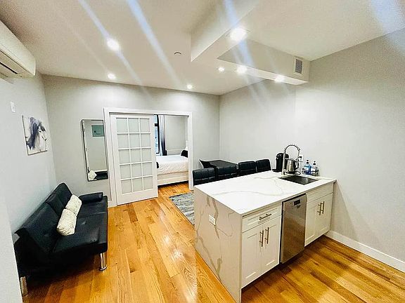 3rd image of 62 Somers St APT 1A