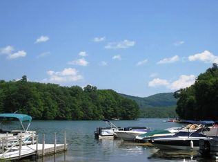 8 Island View Dr, Sherman, CT 06784