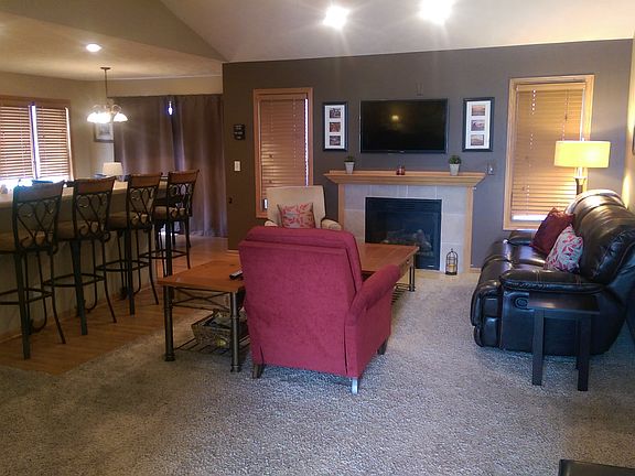 Living Room w/ Gas Fireplace