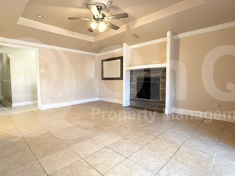 5400 Village Green Dr — Photo 13