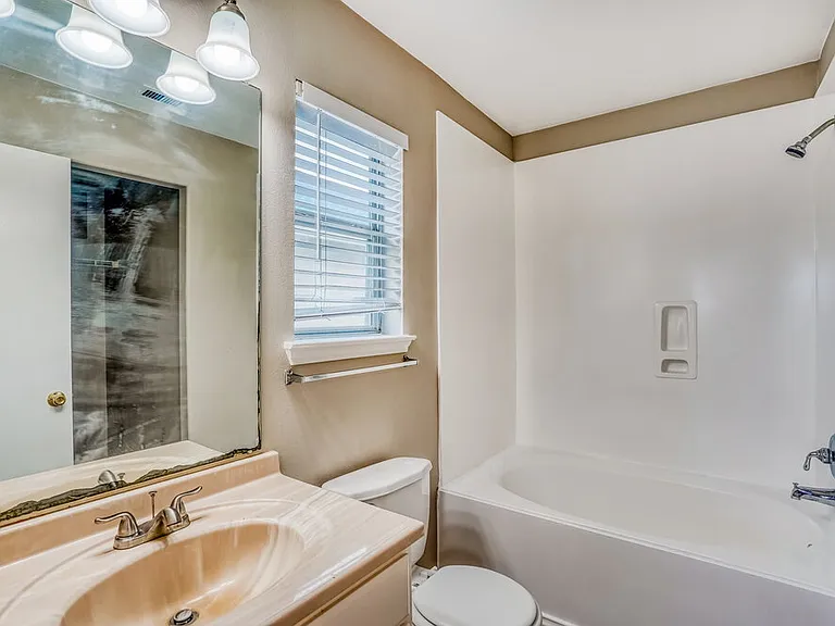 13118 Kingston Point Ln — Photo 11