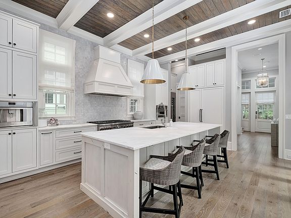 3rd image of 26 Rain Lily Ln