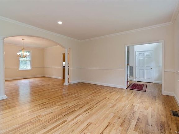 5th image of 279 Buttonwood Ave