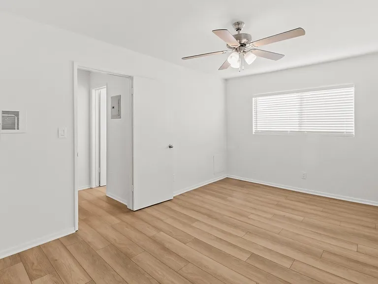 1747 Franklin St #4 — Photo 26