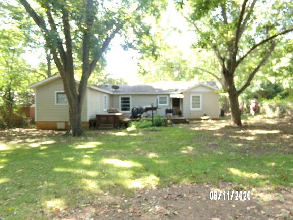 4th image of 803 E Brazos St