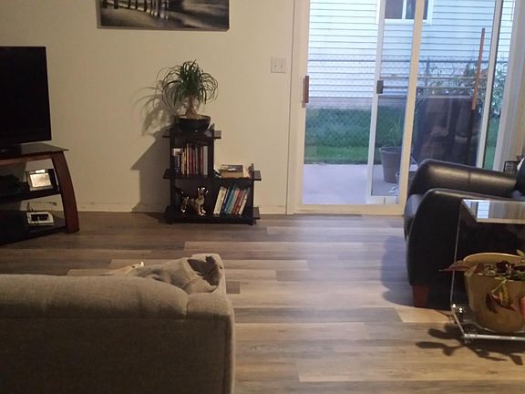 4th image of 745 Molly Dr