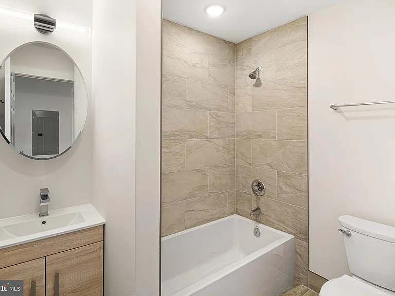 5217 Warren St #1/2-2 — Photo 3