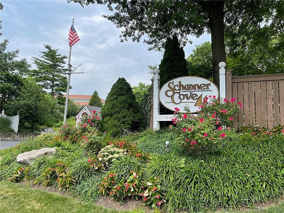 Entrance to Schooner Cove