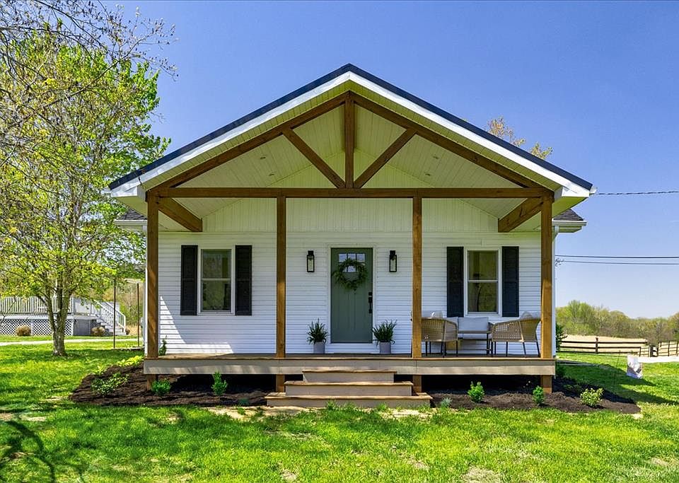 1st image of 581 Osborne Ln