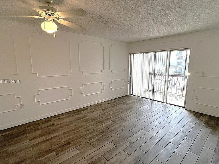 711 N Pine Island Rd #211 — Photo 6