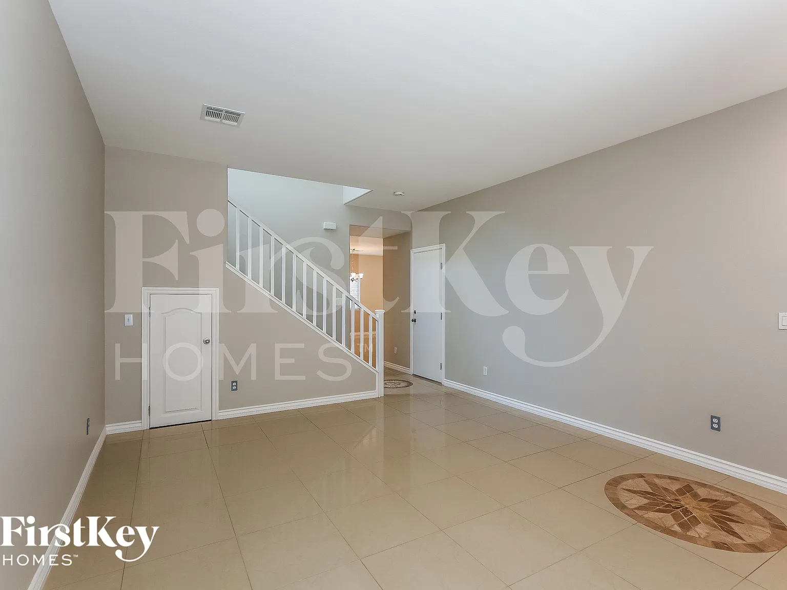 4 bed, 2.5 bath, 2302 sqft, $2,165 — Photo 4
