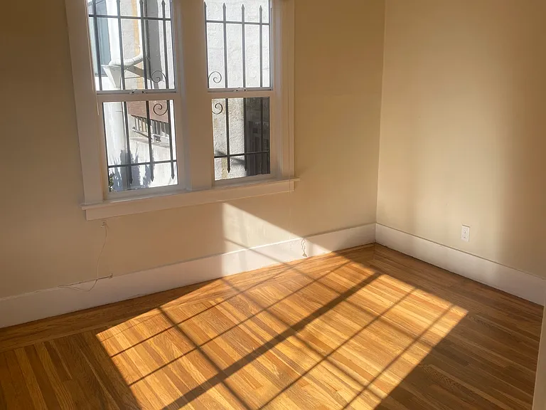442 Merritt Ave #1 — Photo 7