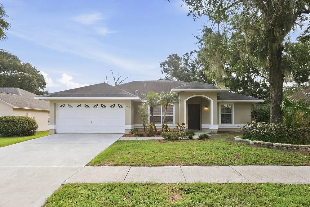 4 bed, 2.0 bath, 1459 sqft, $2,355 — Photo 1