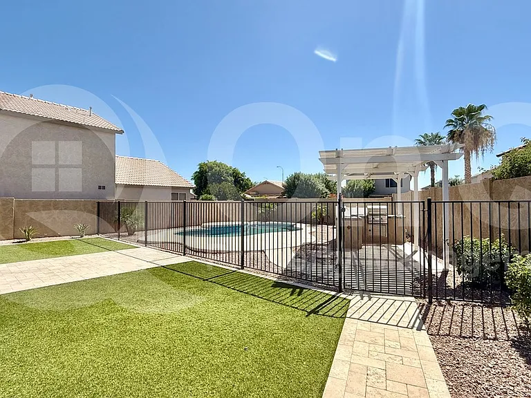 570 S Williams Pl — Photo 26
