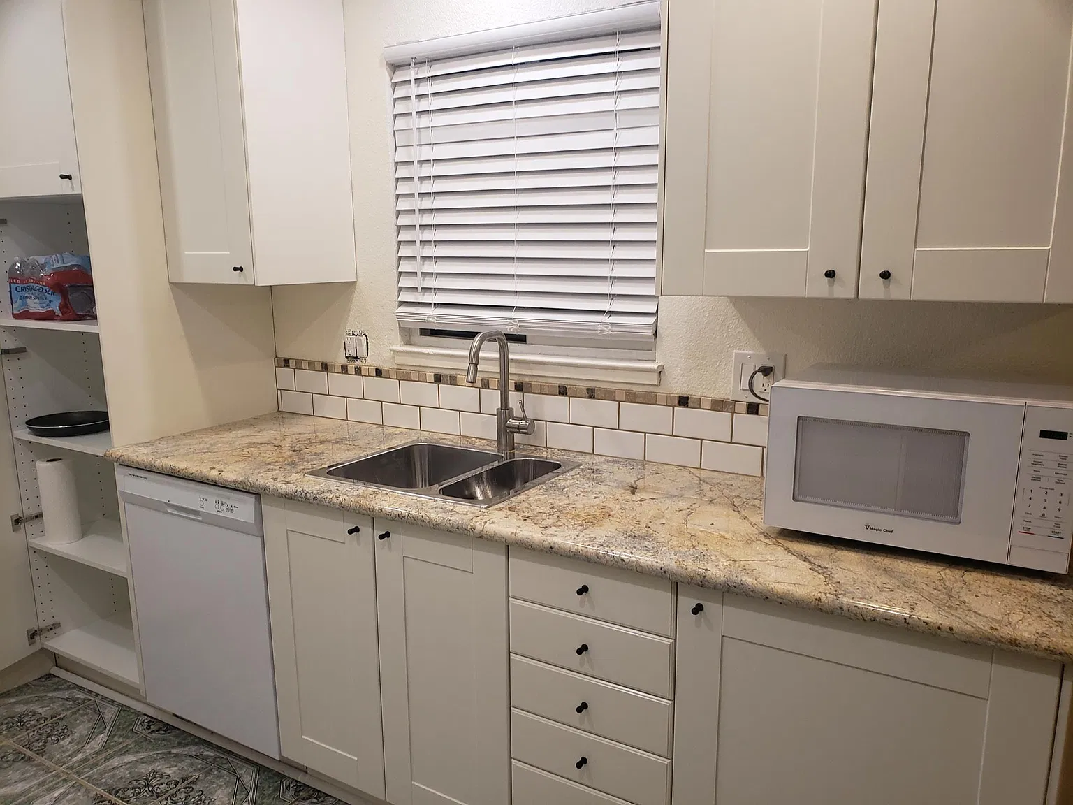 2 bed, 1.5 bath, 1000 sqft, $2,000 — Photo 3