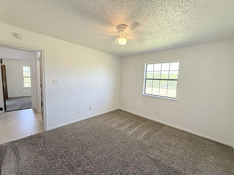2315 E Highway 190 — Photo 31
