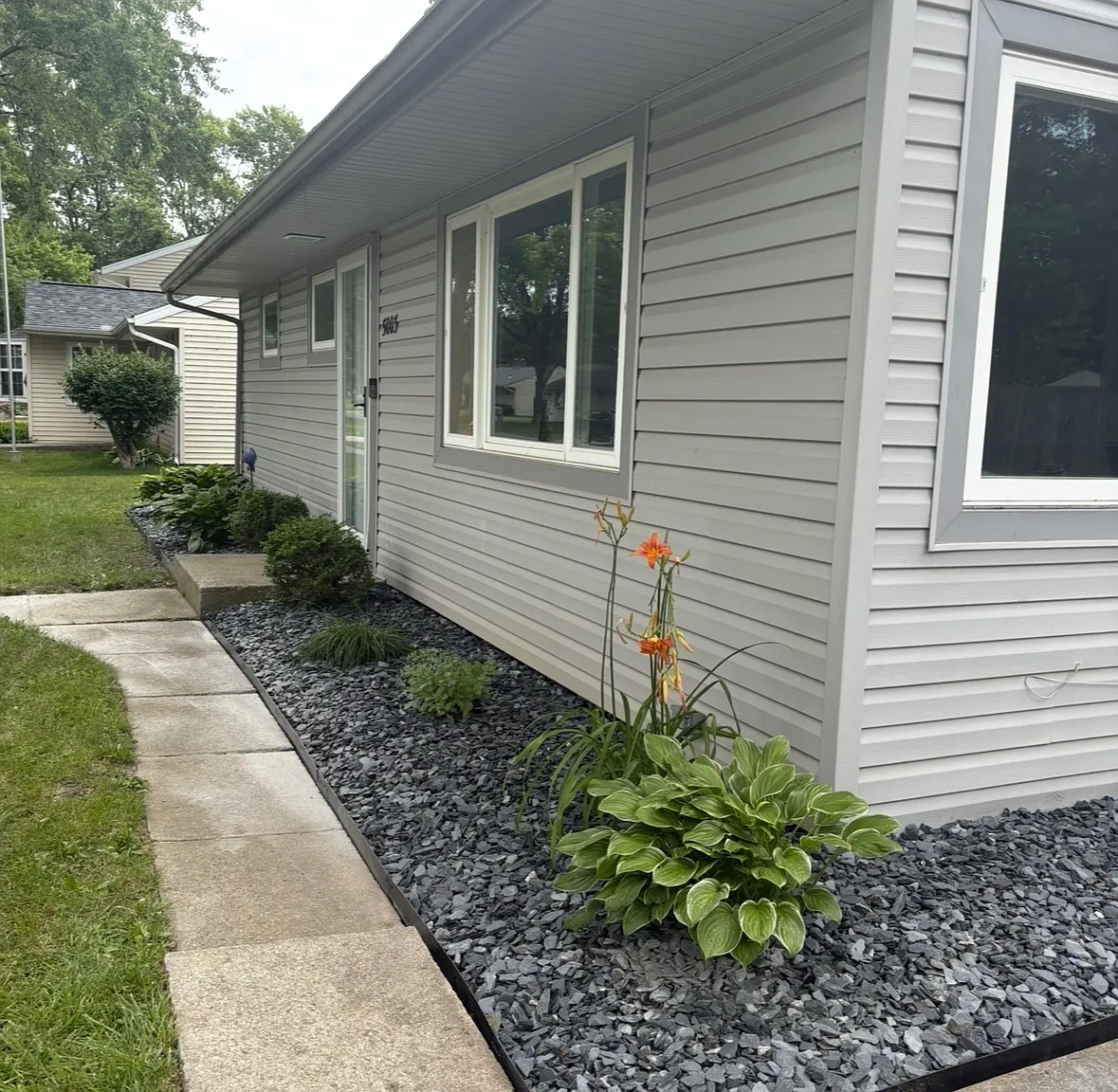 3 bed, 864 sqft, $1,600 — Photo 2
