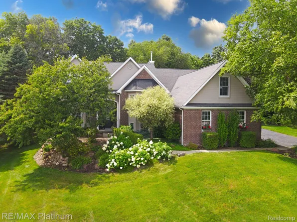 2026 Ricks Ct, Brighton, MI 48114
