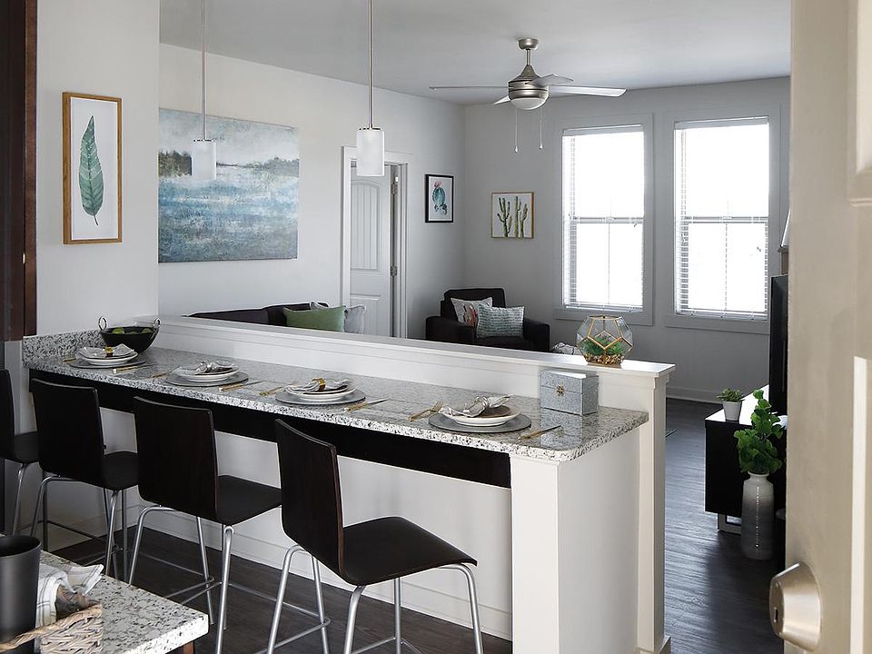 2nd image of 1332 Campus Blvd #103