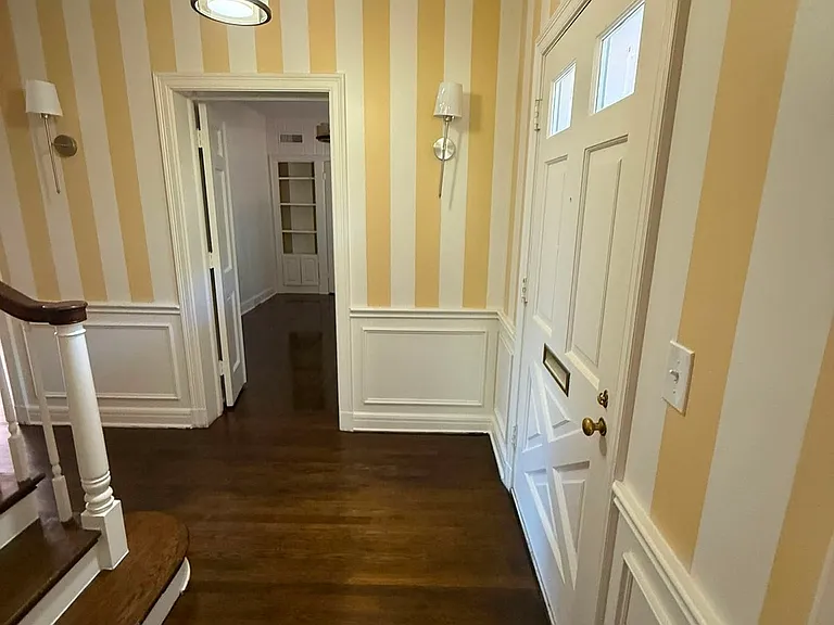 248 E Summit Ave — Photo 3