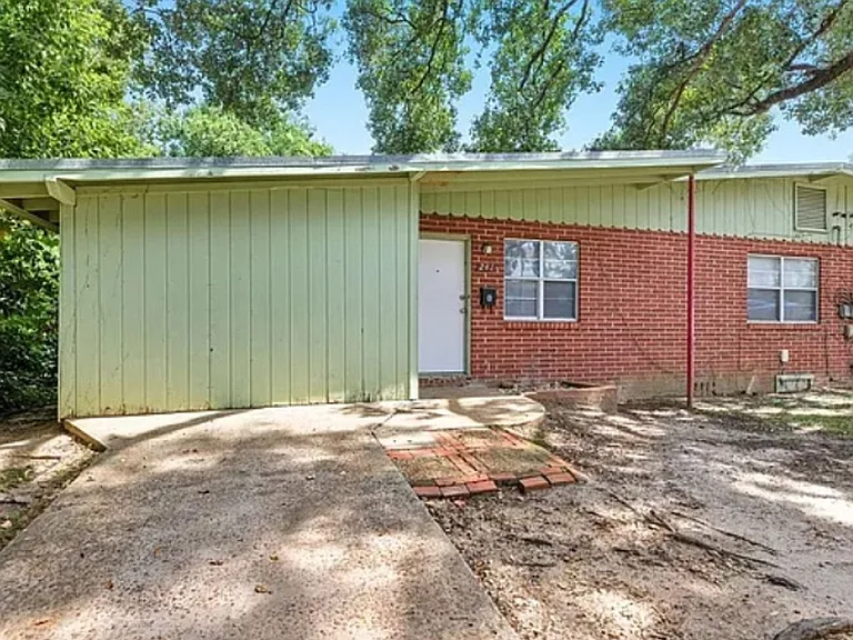 241 Dalton Ct #243 — Photo 3