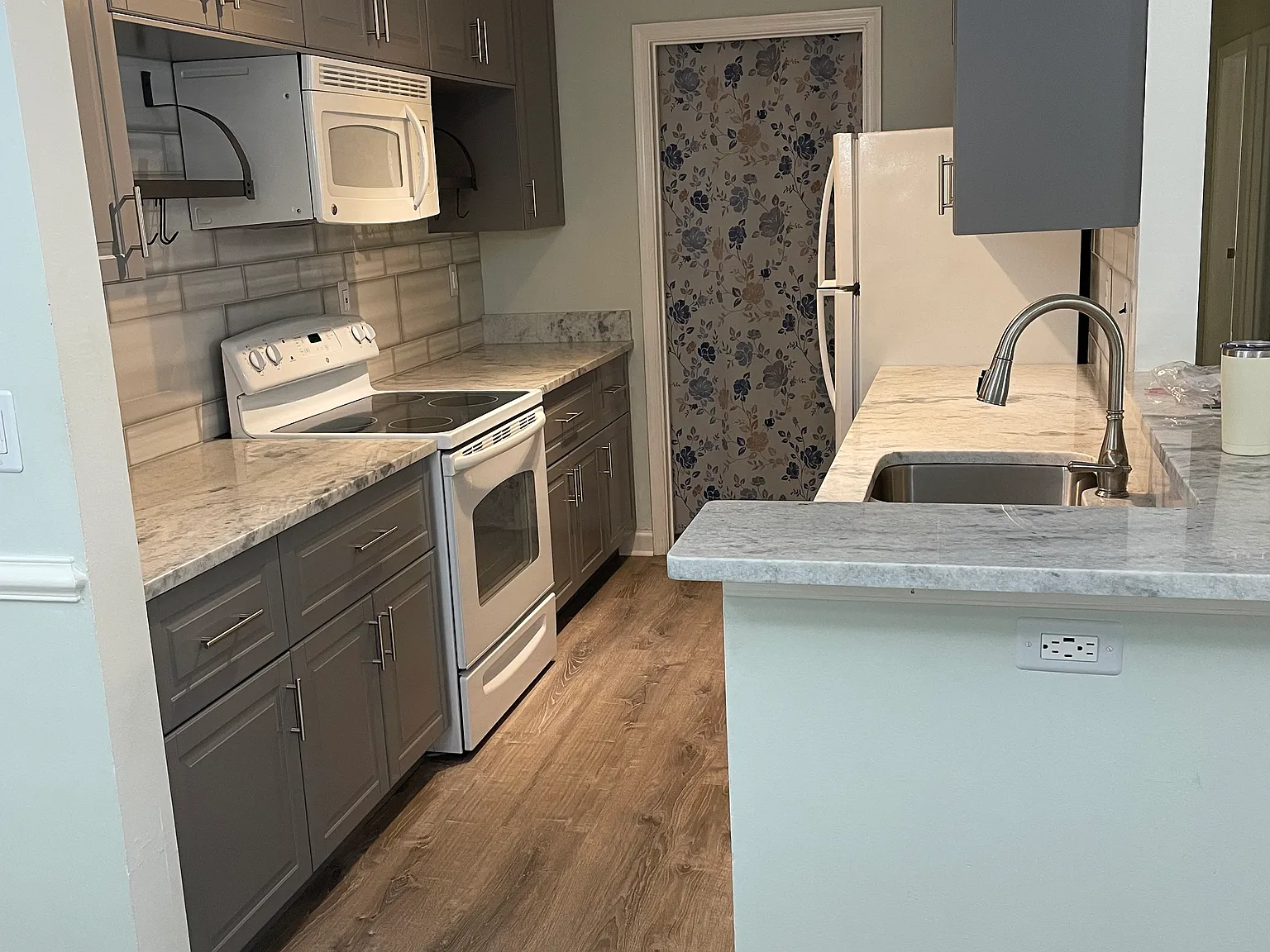 2 bed, 1025 sqft, $1,800 — Photo 4