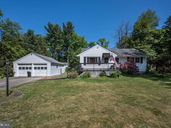 8 Oregon Ave, Mount Laurel, NJ 08054