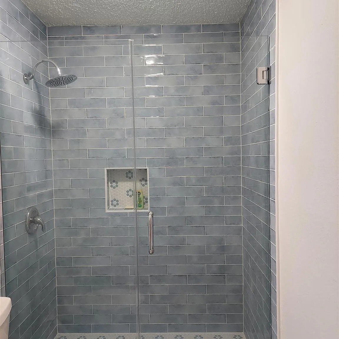 3 bed, 2.0 bath, 1619 sqft, $2,400 — Photo 4