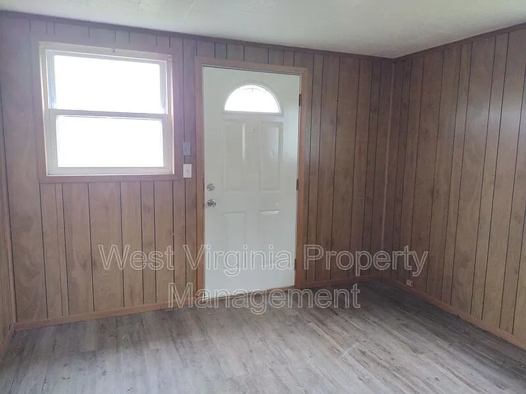 335 Little Vine Dr #B — Photo 6