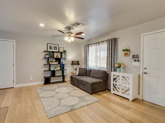 5th image of 515 N Tercera Ave