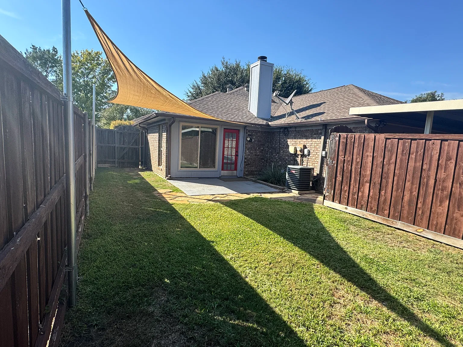 3 bed, 1190 sqft, $2,200 — Photo 2