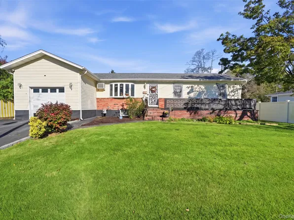 10 Francisco Avenue, Central Islip, NY 11722