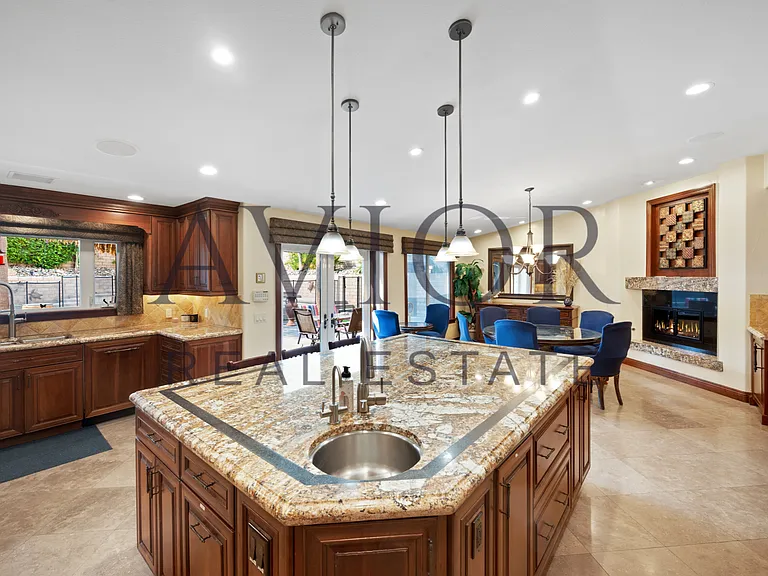 Kitchen | Dining