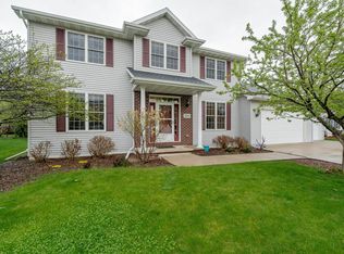 2816 E Greenleaf Dr, Appleton, WI 54913