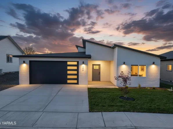 305 Hogan St, Sunnyside, WA 98944