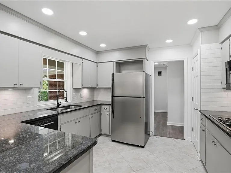 128 McNeal Rd — Photo 1