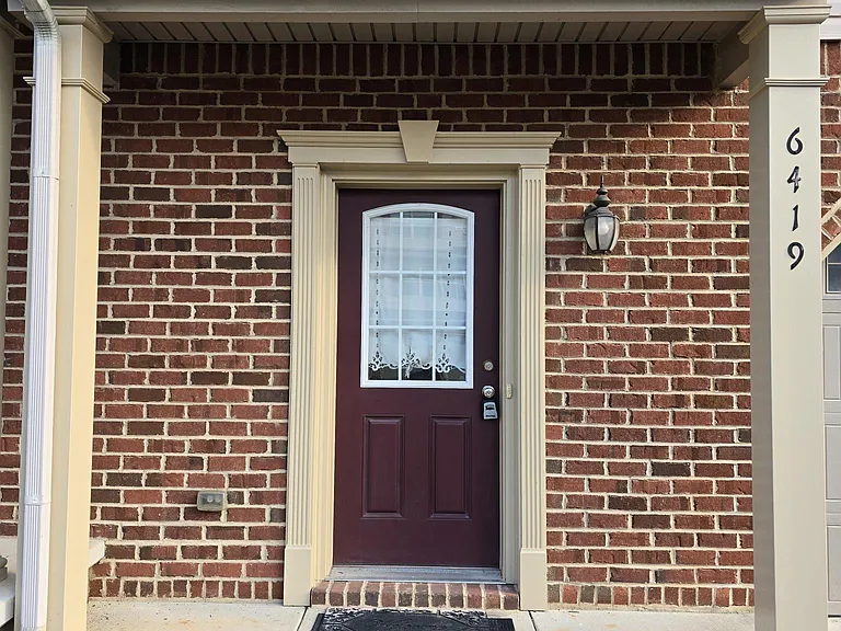6419 Creekbend Dr — Photo 3
