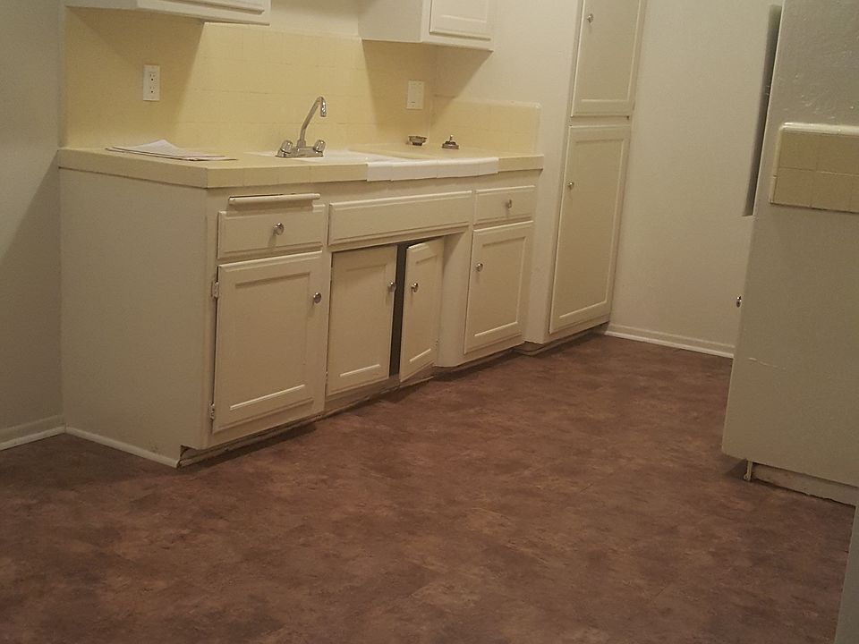 1st image of 1026 Larch St APT 17
