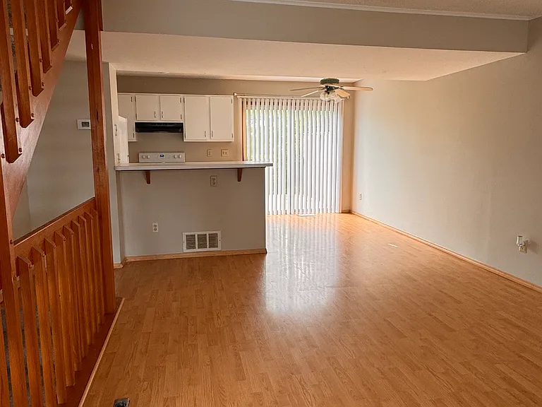 4933 Singleton Dr — Photo 5