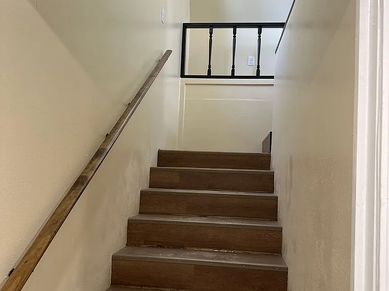 221 Warren St — Photo 6