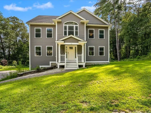 10 Birch Drive, Sandown, NH 03873
