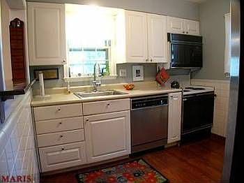 4th image of 979 Glenmoor Ave