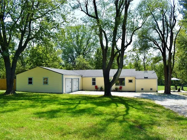 9411 E State Route Yy Hwy, Peculiar, MO 64078